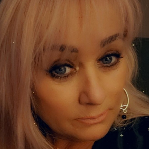 Meet your Posher, Charissa - Picture 2 of 3